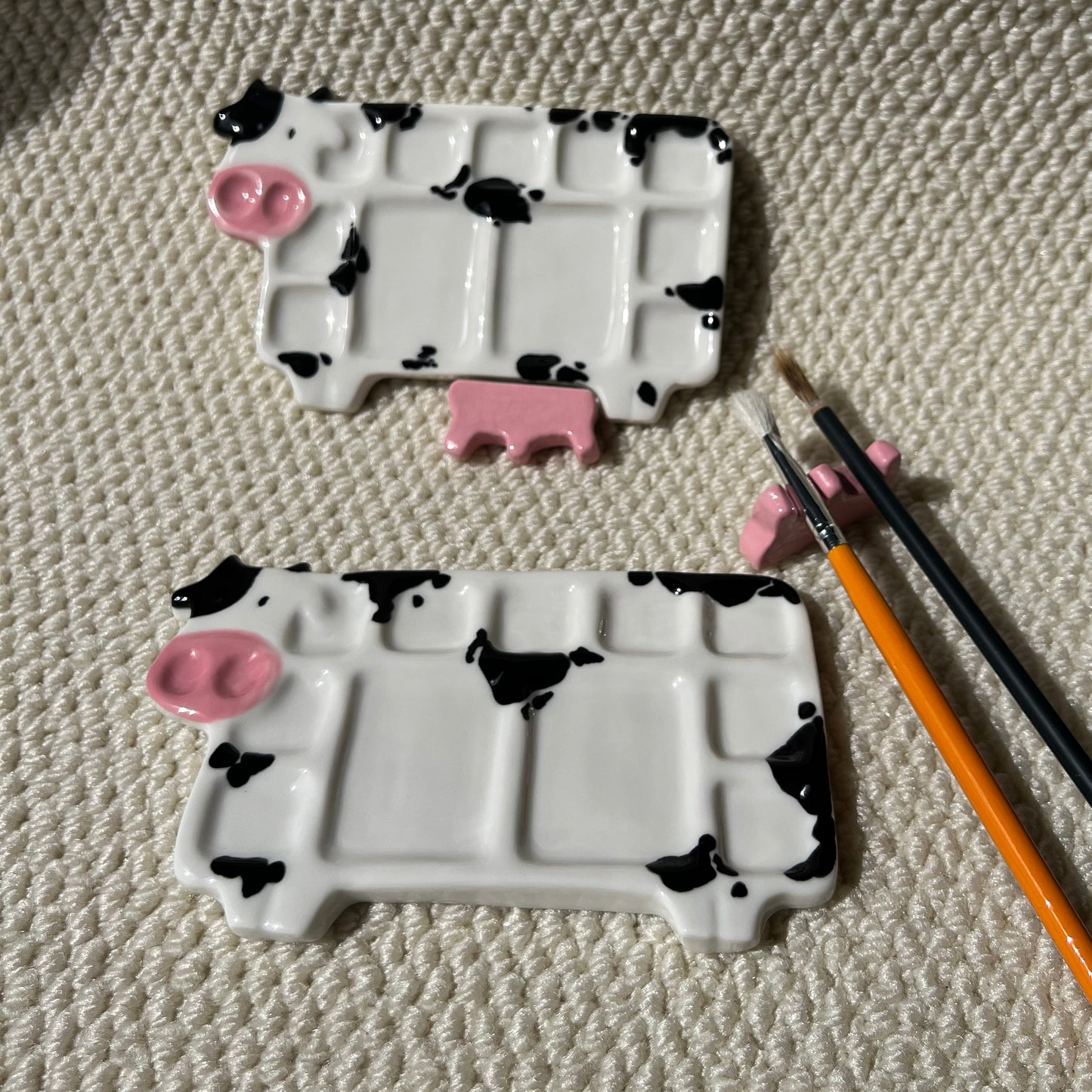 Cow Ceramic Paint Palette with Brush Holder โ Creative Artist Palette Tray
